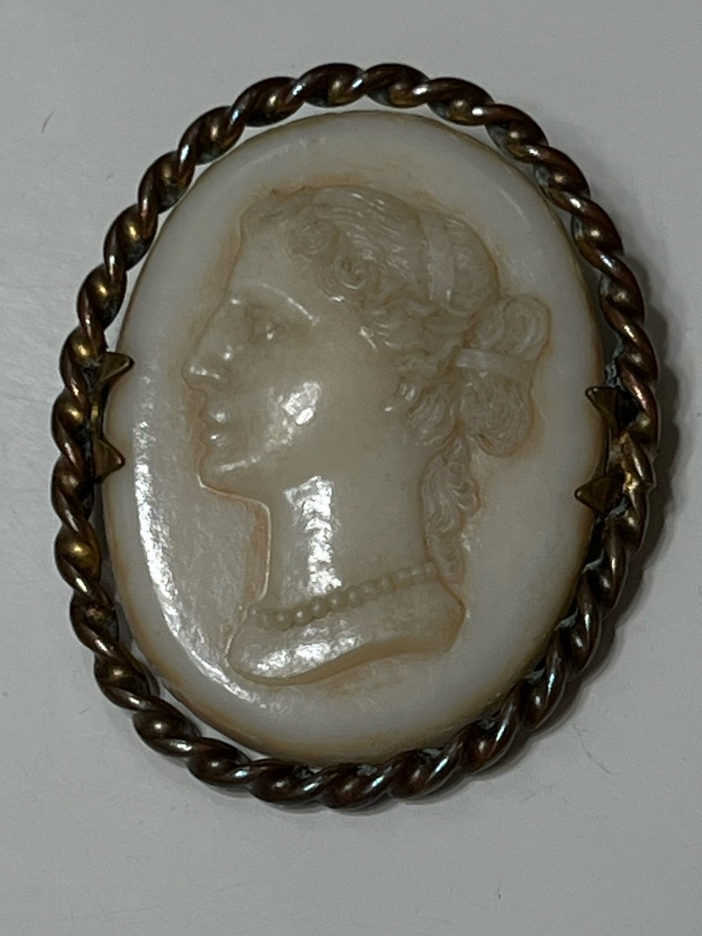 Vintage Ivory Colored Cameo Brooch in Twisted Gold-tone Frame